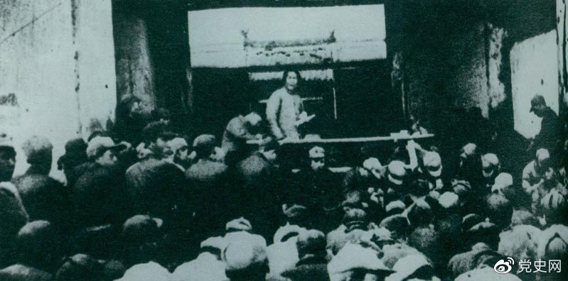 1935年12月27日，毛澤東在陜北瓦窯堡黨的活動(dòng)分子會(huì)議上作《論反對(duì)日本帝國(guó)主義的策略》報(bào)告。